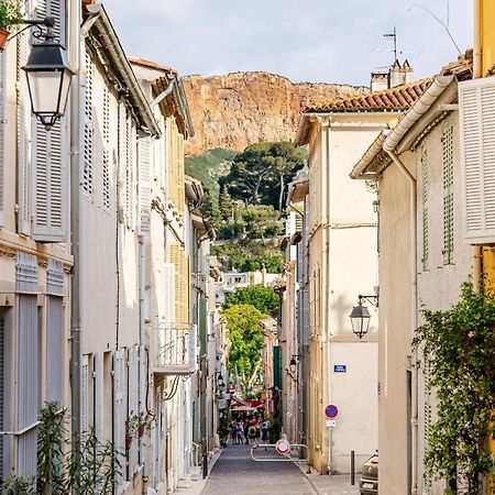 Le Clocher Par Dodo-A-Cassis Luaran gambar