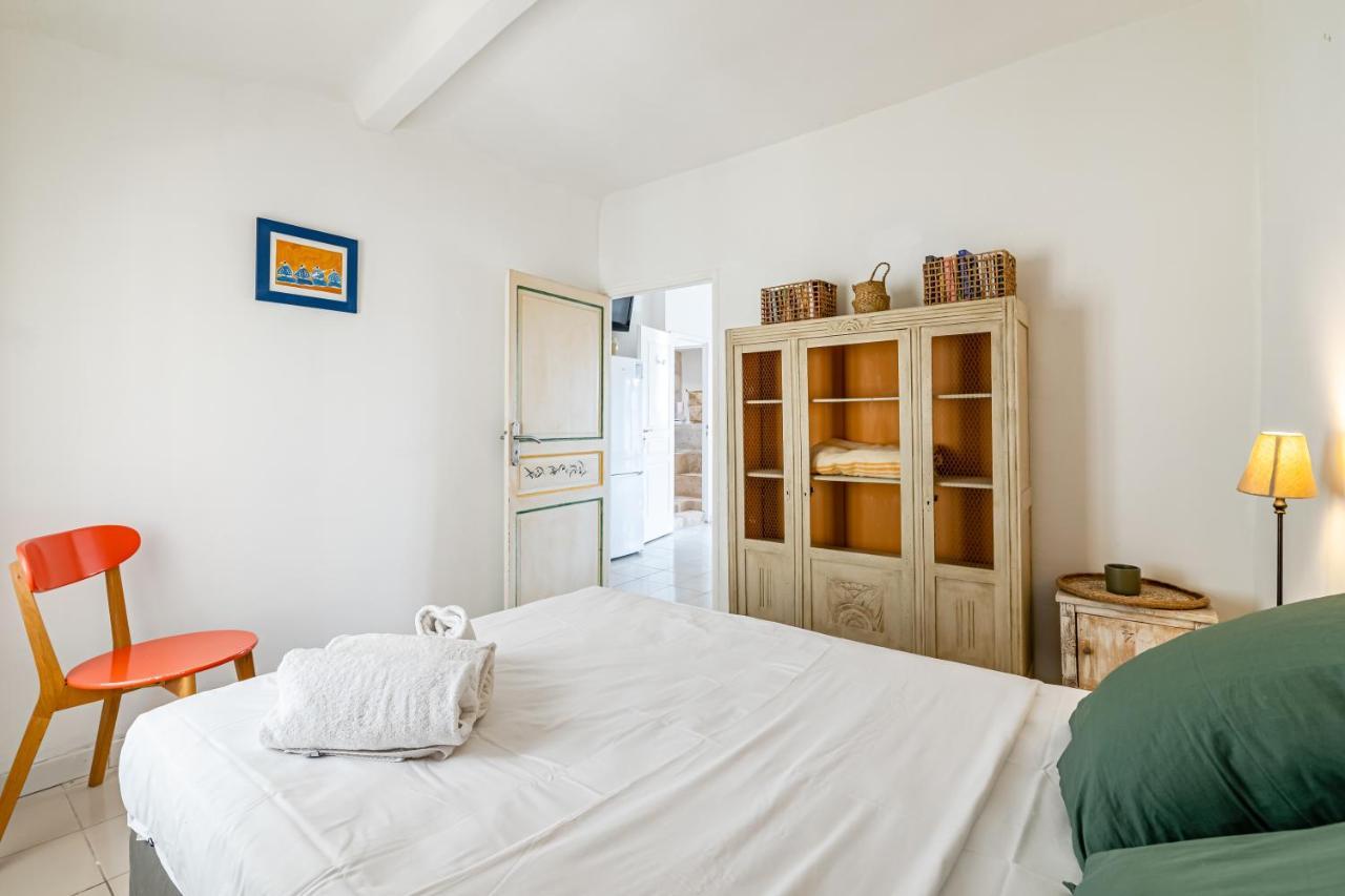Le Clocher Par Dodo-A-Cassis Luaran gambar