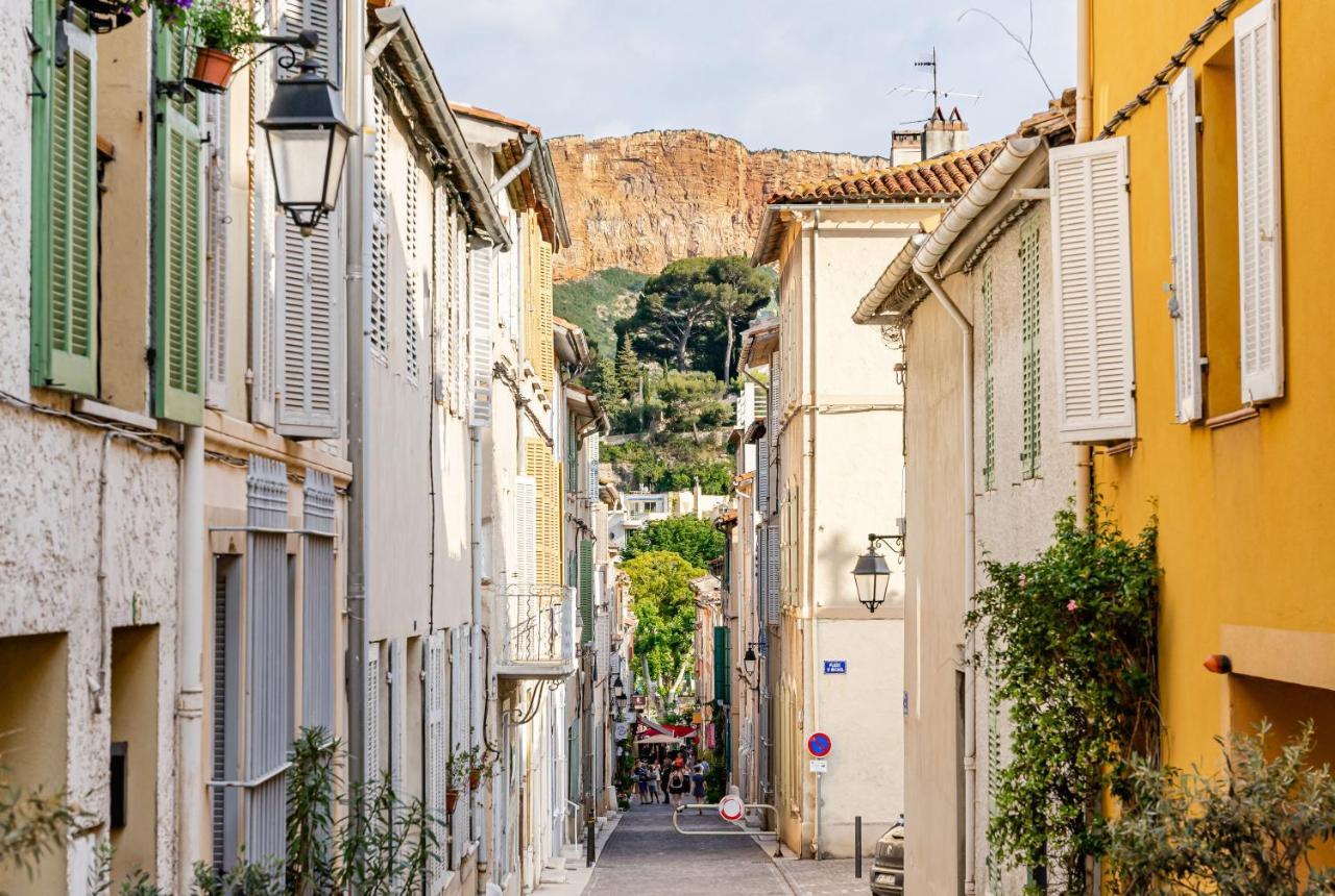 Le Clocher Par Dodo-A-Cassis Luaran gambar